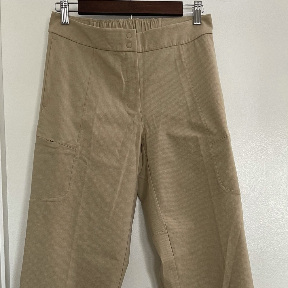 lululemon ventlight cargo MR crop